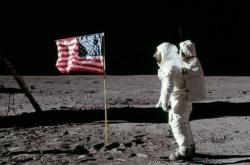 卡戴珊质疑登月造假！NASA再回应：美国登月6次 已重启月球计划这次还是稳赢