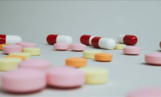 男子一生病就自行购买抗生素吃：生出超级细菌