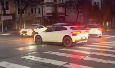 停电致Waymo无人驾驶出租车集体趴窝街头 官方详解原因所在