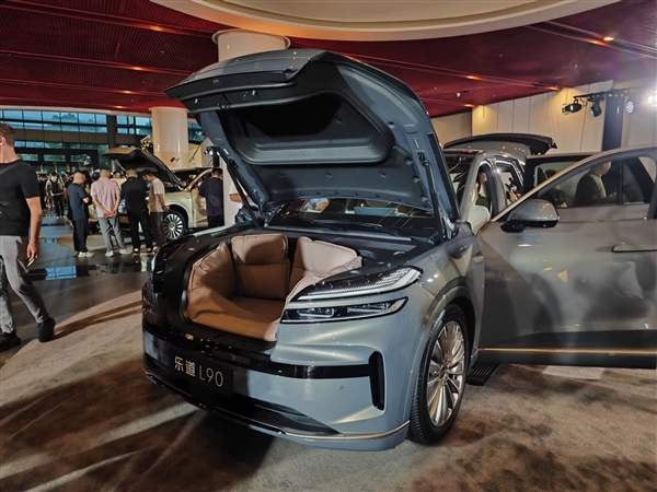 大型家用三排SUV最优解！蔚来乐道L90预售：19.39万起