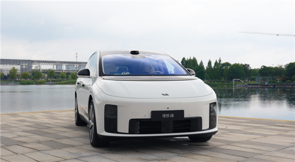 纯电的理想i8和增程一个价 但32.18万未必是个好价格