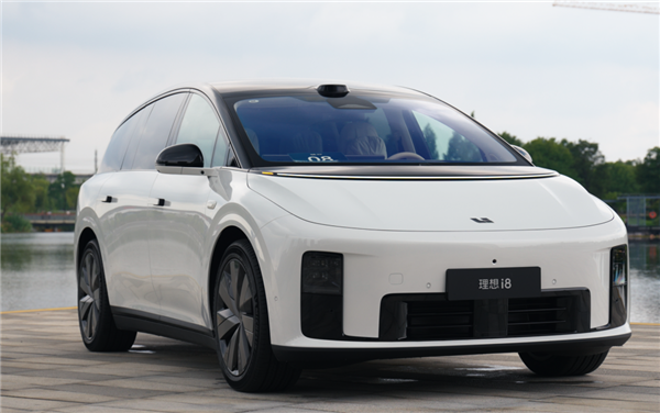 纯电的理想i8和增程一个价 但32.18万未必是个好价格