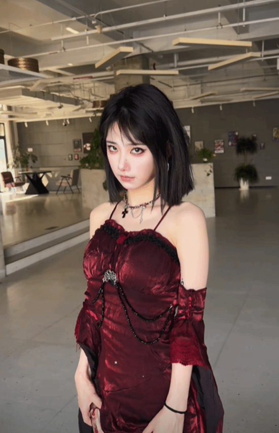 LPL新美女主持惊艳亮相引玩家热议 前SHY48女团成员！