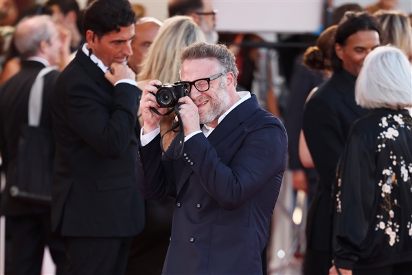 巨石泪洒威尼斯