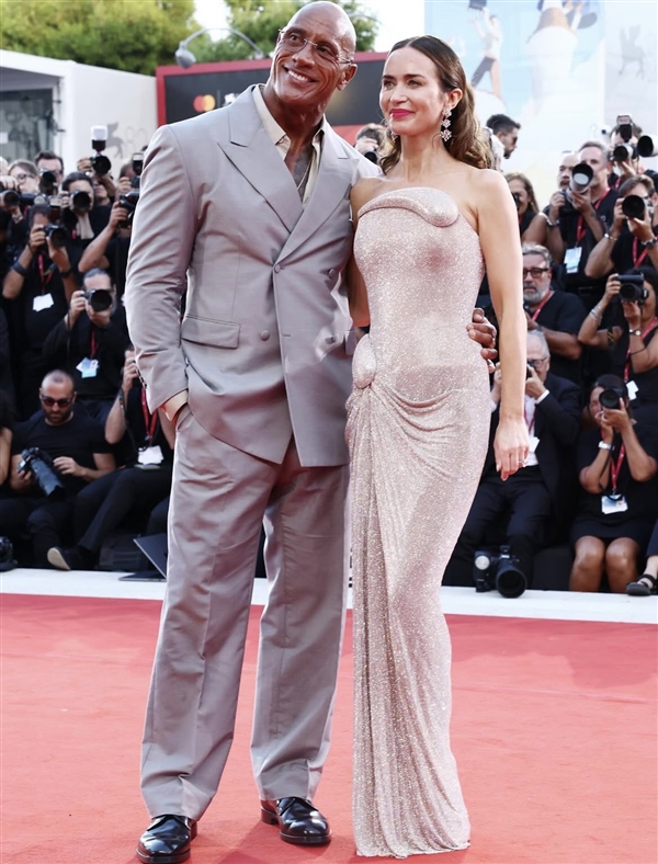 巨石泪洒威尼斯