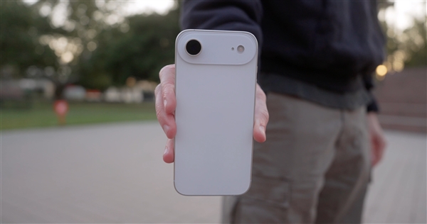 曝iPhone 17系列仅Air版砍掉SIM卡槽：支持eSIM