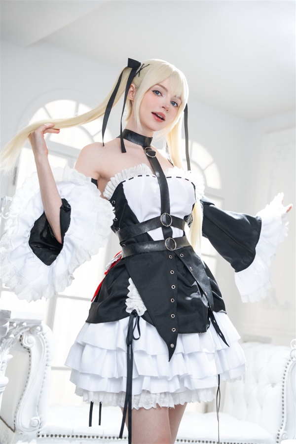 阿什莉体模Cos《合金装备3》EVA 穿开胸服完美还原