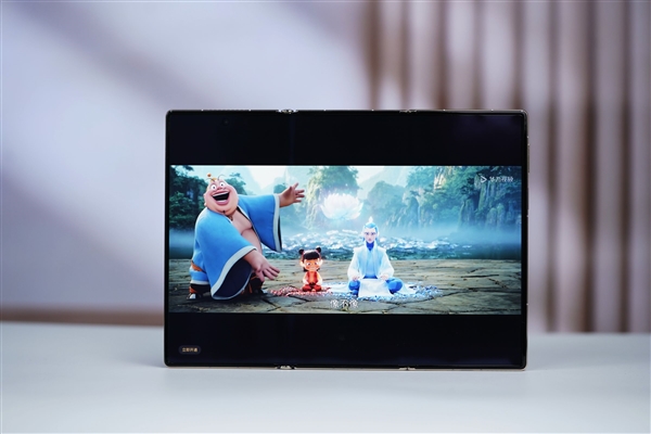 全球第2款三折叠!华为Mate XTs非凡大师图赏