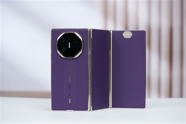 全球第2款三折叠!华为Mate XTs非凡大师图赏