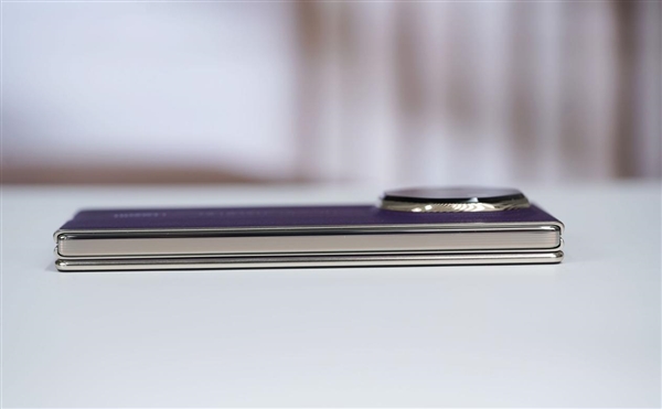 全球第2款三折叠!华为Mate XTs非凡大师图赏