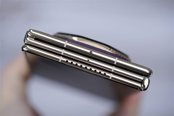 全球第2款三折叠!华为Mate XTs非凡大师图赏