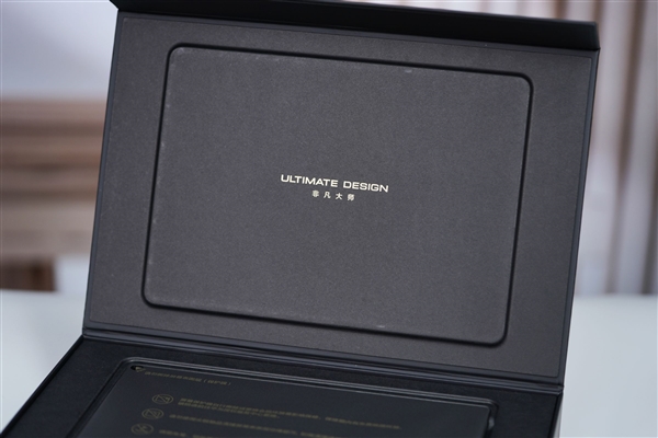 全球第2款三折叠!华为Mate XTs非凡大师图赏