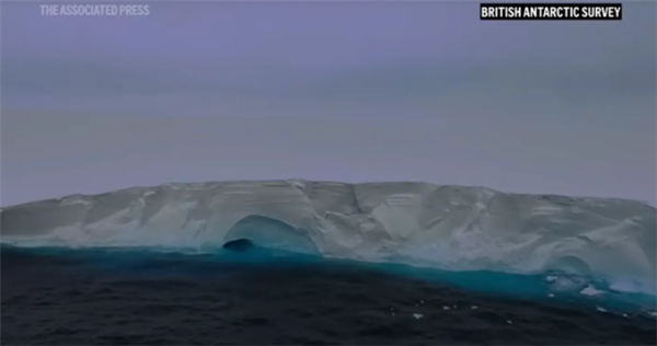 重达万亿吨！全球最大冰山A23a出现崩解迹象