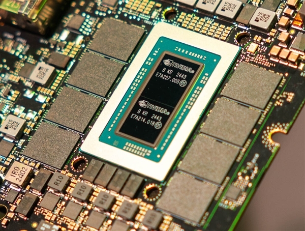 不只靠Intel！黄仁勋：决不放弃Arm CPU