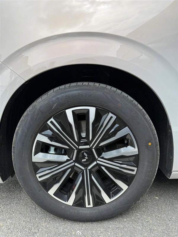 五菱版“GL8”来了！五菱星光730实车亮相：双侧滑门 插混动力