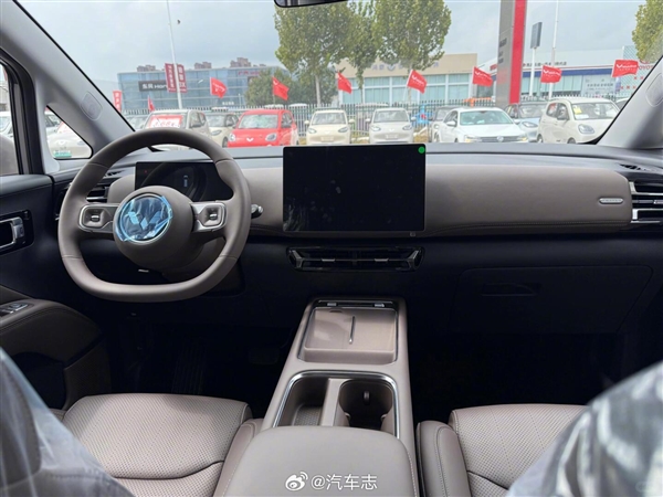 五菱版“GL8”来了！五菱星光730实车亮相：双侧滑门 插混动力