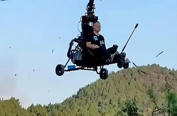 画面曝光！55岁网红“唐飞机”飞行直播时坠机身亡 曾35万元购买共轴双桨超轻型飞机