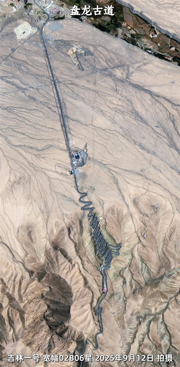 卫星俯瞰盘龙古道:帕米尔高原上的600道弯 仿佛一条巨龙