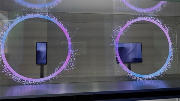 华为Mate XT唯一对手！三星首款三折叠Galaxy Z TriFold现身