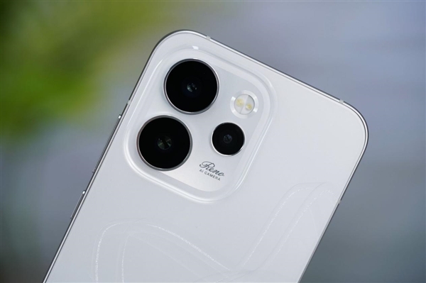 时尚、璀璨、闪耀!OPPO Reno 15评测:6.3英寸掌中影像旗舰!