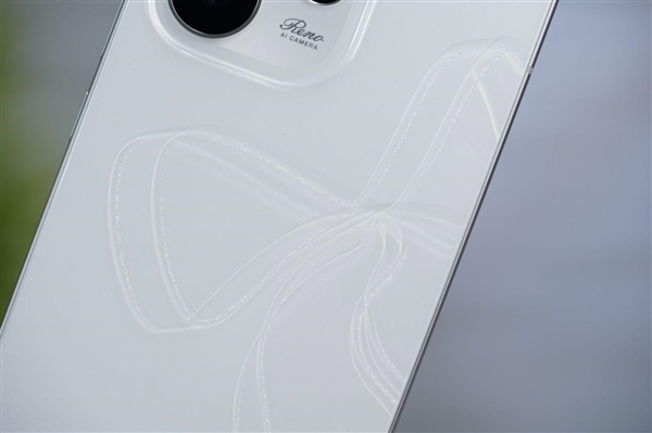 时尚、璀璨、闪耀!OPPO Reno 15评测:6.3英寸掌中影像旗舰!