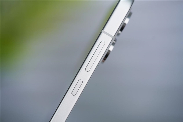 时尚、璀璨、闪耀!OPPO Reno 15评测:6.3英寸掌中影像旗舰!