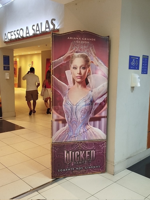 《魔法坏女巫2》开创首映记录