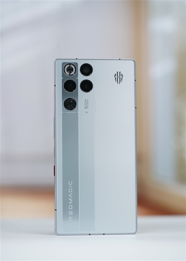 内置24000转/分钟风扇！红魔11 Pro图赏