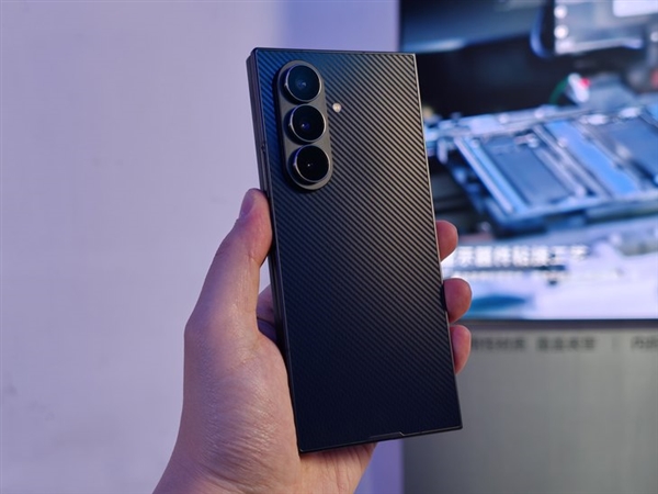 G形三折叠史上首款！三星Galaxy Z TriFold上手