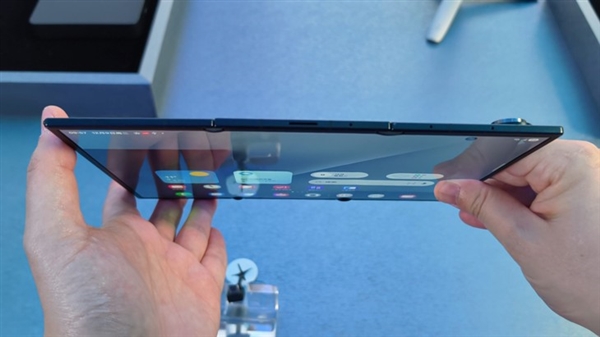 G形三折叠史上首款！三星Galaxy Z TriFold上手