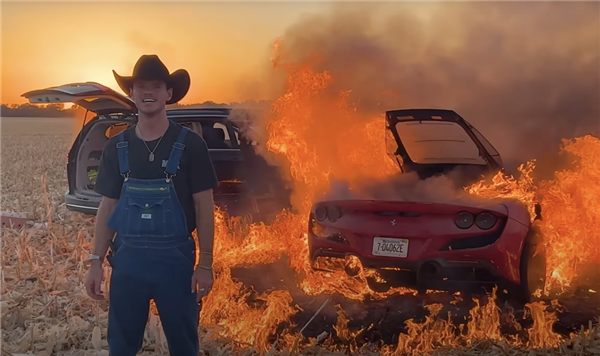 千万粉丝网红为博眼球烧掉价值40万美元的法拉利：却因逃税被抓