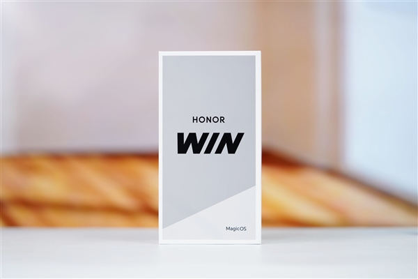 全球首发10000mAh电池！荣耀WIN图赏