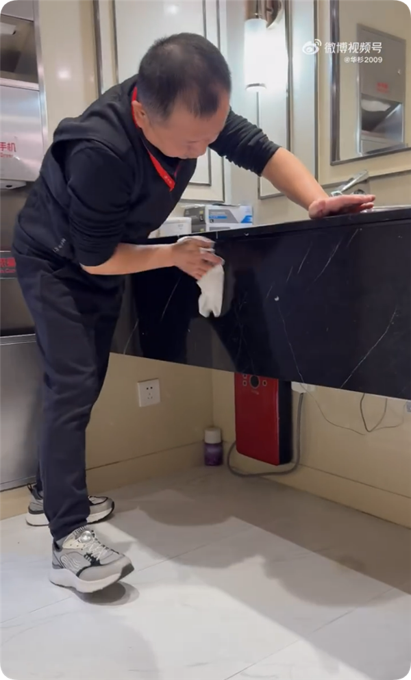 华杉：华与华最高权利是扫厕所 ！每周一我必亲扫