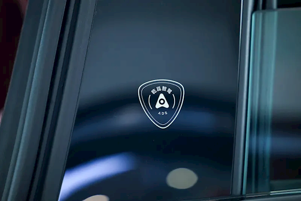 换装车顶激光雷达、后桥标配双电机!全新阿维塔12实车亮相