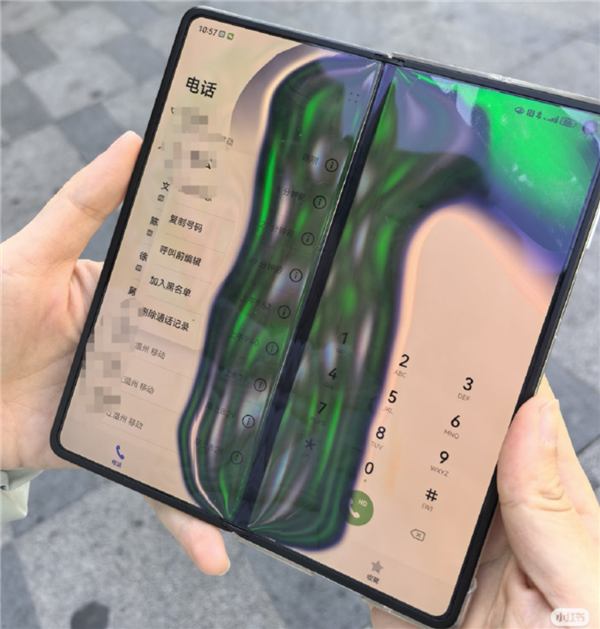 折叠屏到了东北变碎碎冰 维修最贵7000元：月薪不过万还真用不起