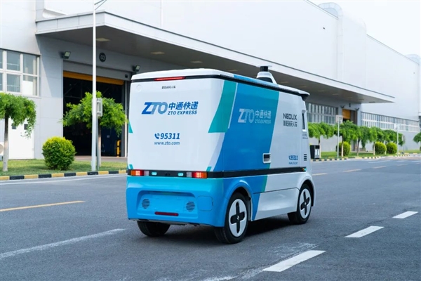 无人驾驶快递车发生事故后 责任谁来担?专家详解