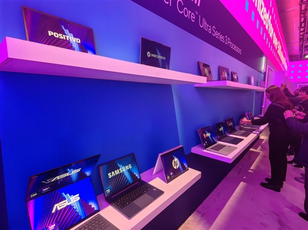 要买笔记本等等!超200款Intel酷睿Ultra 300新机杀到:本月正式开售