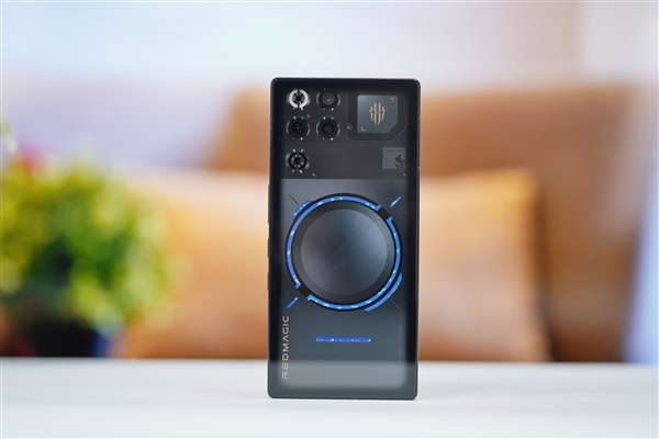 安卓手机现已足够强大：能通过模拟器流畅运行《赛博朋克2077》