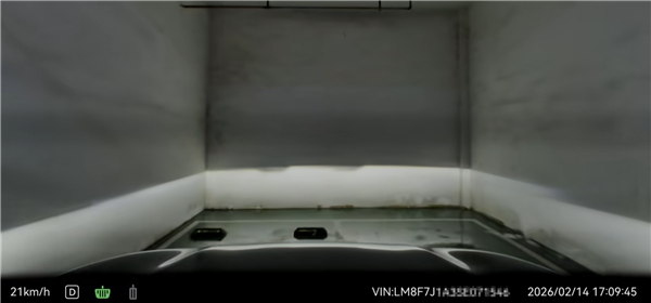 问界M7车主控诉车库撞墙 网友秒破案：环氧地坪+水 下坡还主动加速