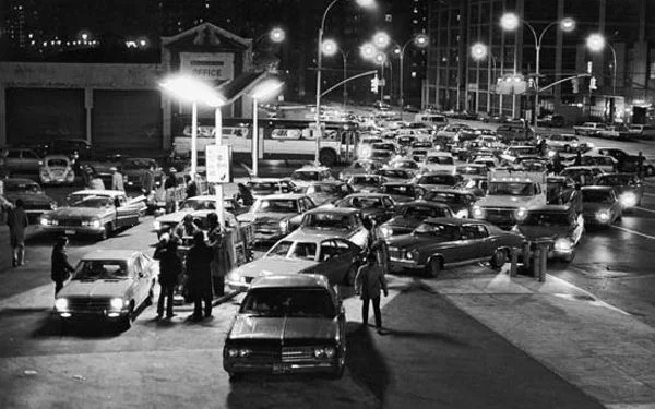 油价再这么涨下去 恐怕全世界都要买电车了