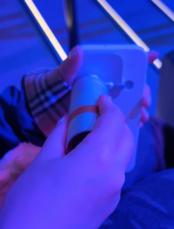 OPPO Find X9s Pro银色哈苏专业增距镜亮相：观赛神器 颜值拉满