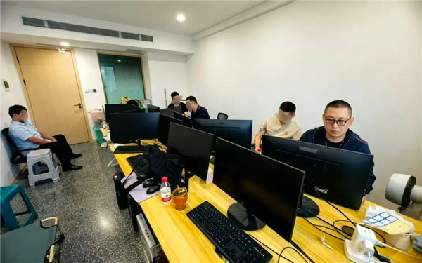 利用AI抹黑鸿蒙智行、小米等赚流量!烟台警方抓获新型网络水军团伙