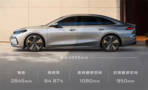 贴身比亚迪秦PLUS 吉利银河A7 EM/EV双车上市：8.98万起