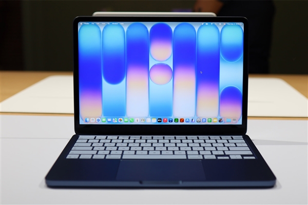 多家PC品牌出货量下跌 唯独苹果逆势大幅增长：MacBook Neo立功