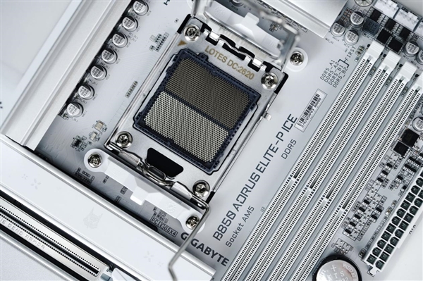 融入雕妹二次元设计！技嘉B850 AORUS ELITE-P ICE主板图赏