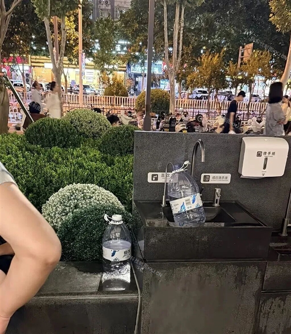 胖东来将大量占用直饮水列为不文明行为:员工规范制止产生无效投诉 将不予支持
