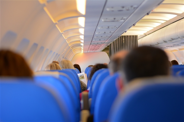 航班起飞前遭旅客执意下机二次延误 多人中转行程泡汤 海航：非公司原因 拒赔