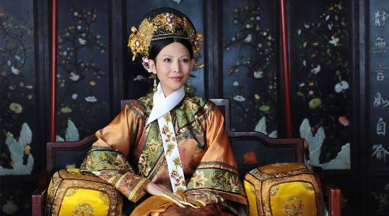 蔡少芬与闺蜜陈法蓉、洪欣逛街市 53岁身材苗条状态年轻
