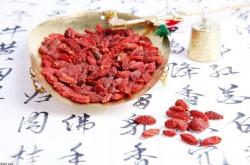 枸杞偏甜，血糖偏高的人能吃？医生：需根据不同情况来判断！