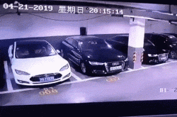 上海一辆特斯拉非充电停车自燃：原因未知